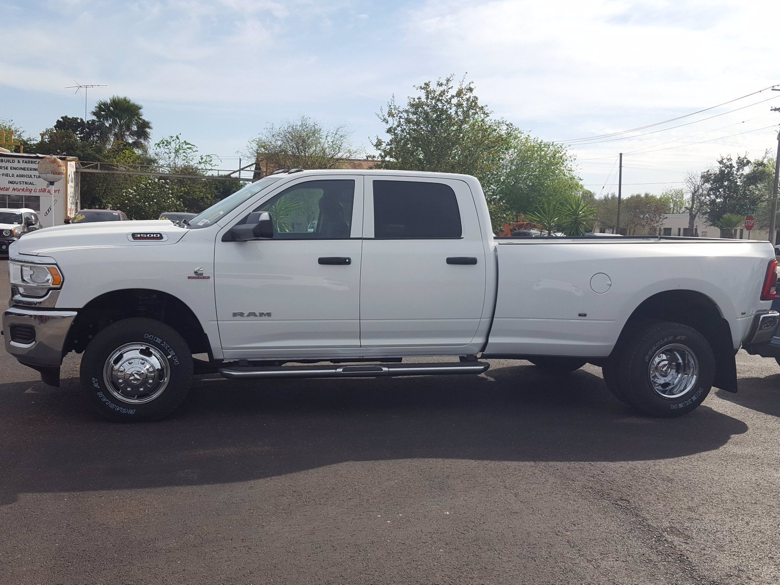 New 2020 RAM 3500 Tradesman Dually Crew Cab 4×4